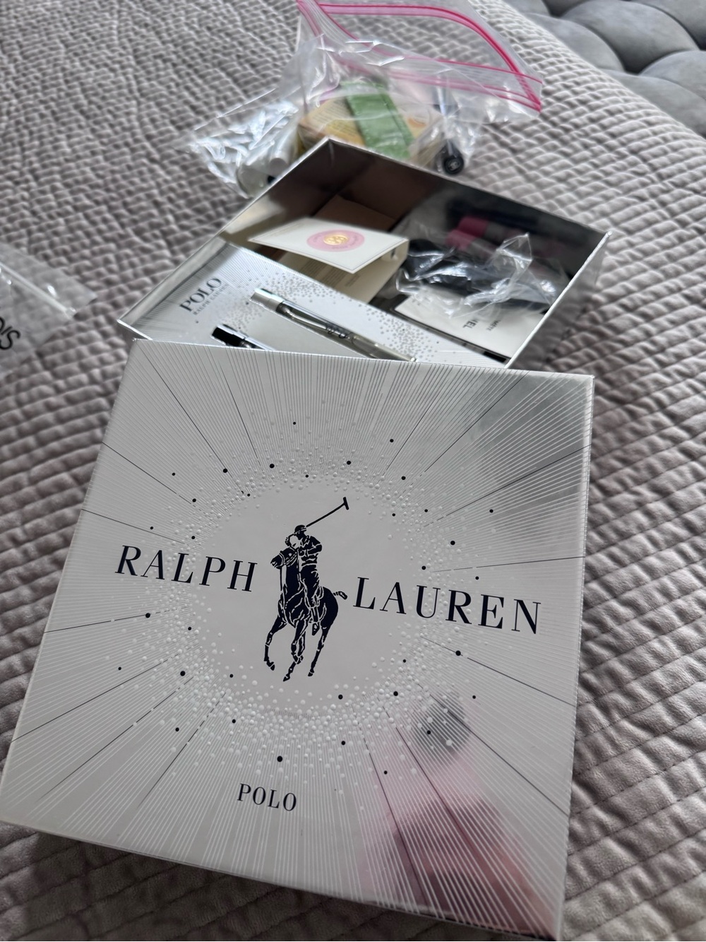 Make up and scent sample bundle - Picture 5 of 5